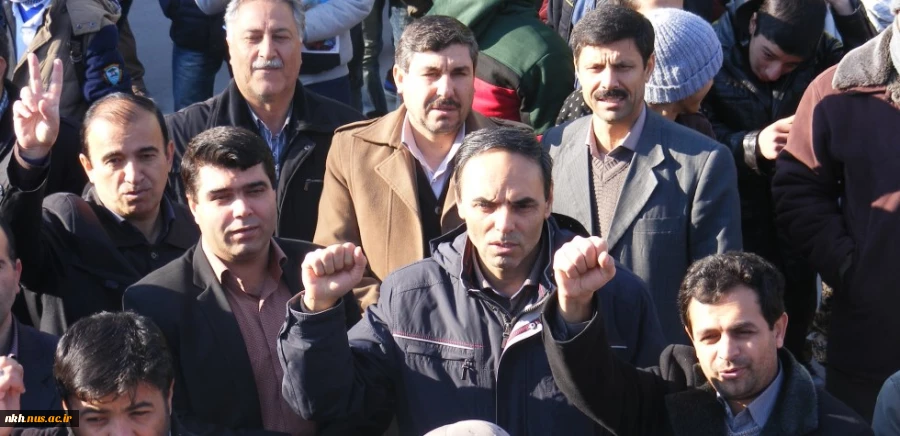 همزمان با آغاز دهه فجر ،شرکت کارکنان دانشکده فنی پسران بجنورد(دارالفنون) در مراسم گل باران تمثال حضرت امام خمینی(ره) و نواختن زنگ انقلاب. 2