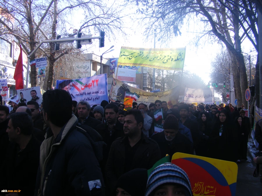 حضور  کارکنان ،اساتید و دانشجویان دانشکده فنی پسران بجنورد در راهپیمایی 22 بهمن 3