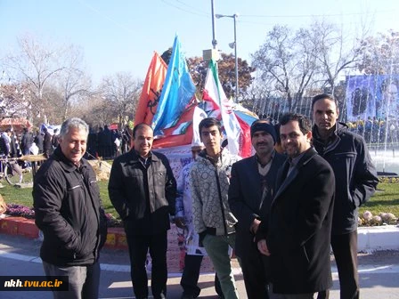 حضور  کارکنان ،اساتید و دانشجویان دانشکده فنی پسران بجنورد در مراسم گل باران تمثال حضرت امام در روز 12 بهمن 3