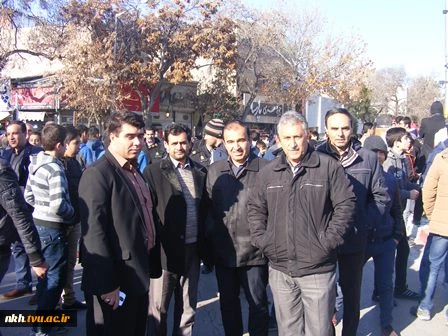 حضور  کارکنان ،اساتید و دانشجویان دانشکده فنی پسران بجنورد در مراسم گل باران تمثال حضرت امام در روز 12 بهمن 4