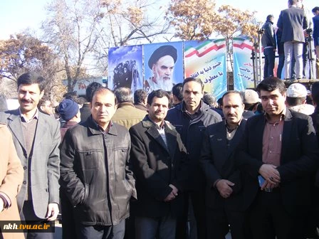 حضور  کارکنان ،اساتید و دانشجویان دانشکده فنی پسران بجنورد در مراسم گل باران تمثال حضرت امام در روز 12 بهمن 7