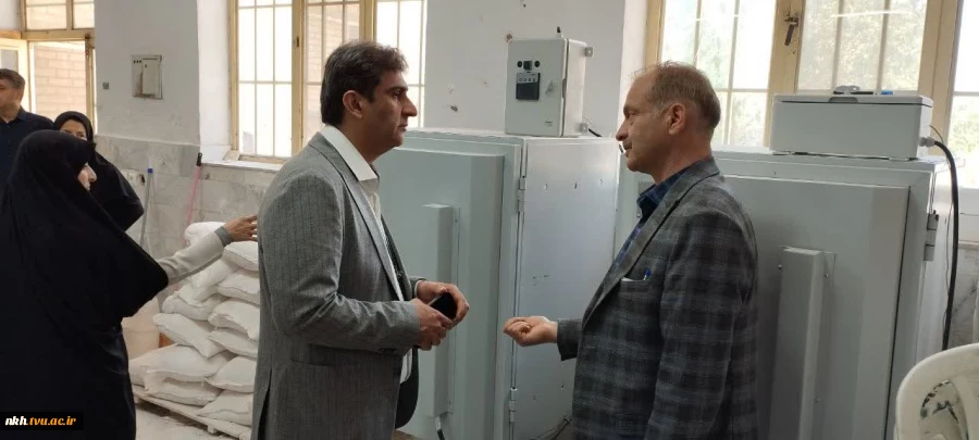 بازدید رئیس اتاق اصناف استان خراسان شمالی به همراه روسای اتحادیه های پوشاک، خیاطان و آبنبات سازی از آموزشکده دختران بجنورد 3
